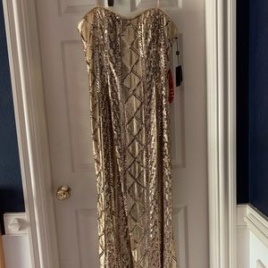 Adrianna Papell NWT gold sequined evening gown